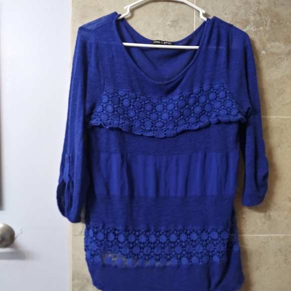 Cable & Gauge Tops - Cable & Gauge Med eyelet embroidered top 3/4 Sleev